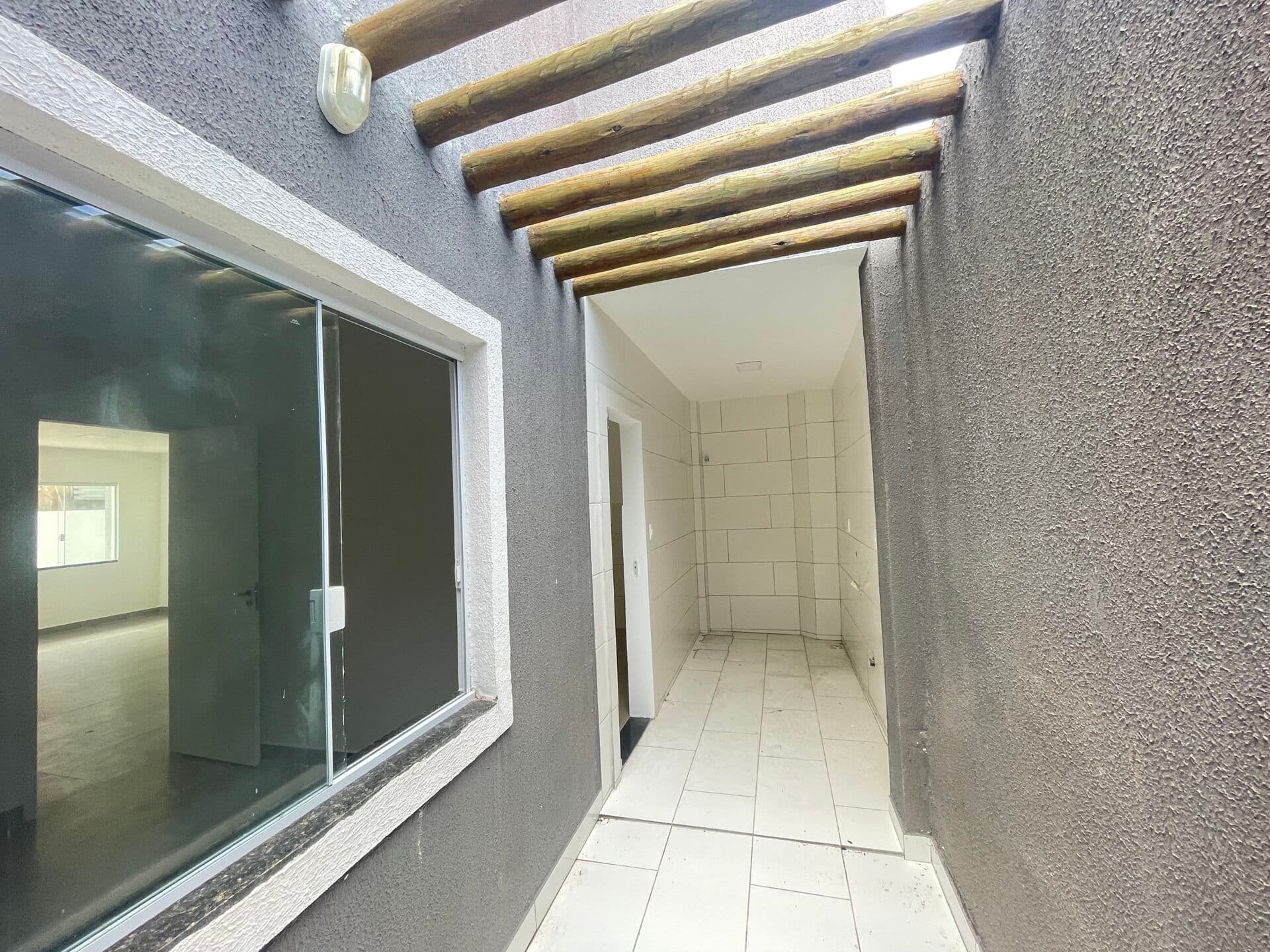 Casa nova 2/4 e 1 suíte próximo a UNIME