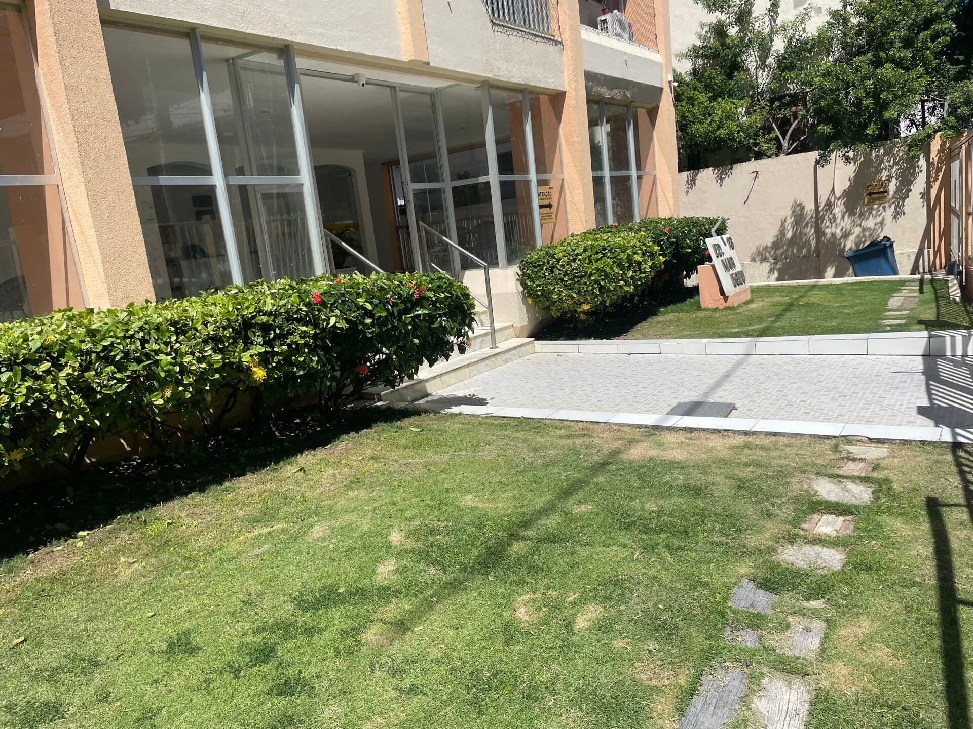 Apartamento 1/4 , Varanda, Elevador , Vista Mar e Portaria Noturna na Pituba.