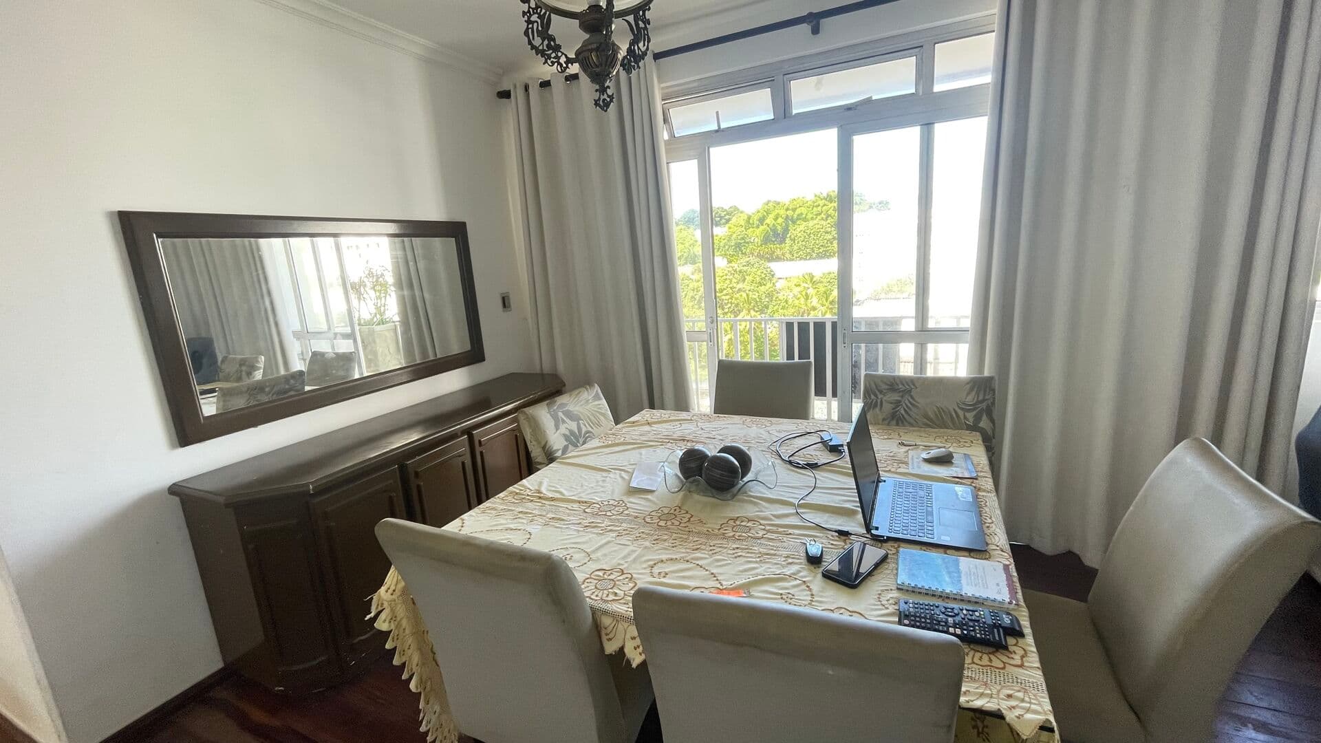 Apartamento Graça nascente 3/4 com dependência e 1 suíte 2 apartamentos por andar próximo ao hospital Santo Amaro.