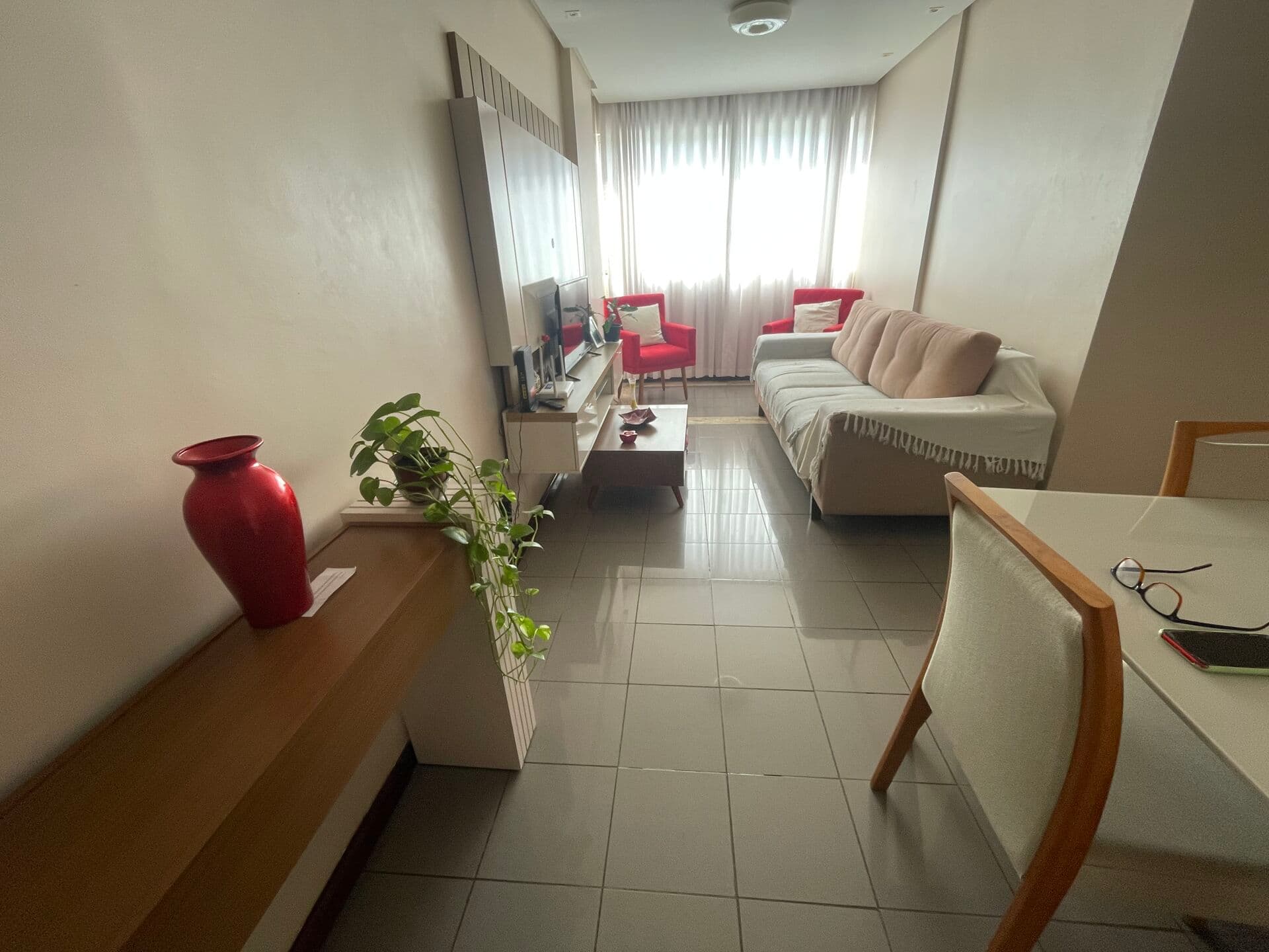 Apartamento 3/4 , Nascente no Bosque Imperial , Portaria 24 horas ,2 vagas de garangem , próximo ao metrô e ao Shopping Ponto Alto .