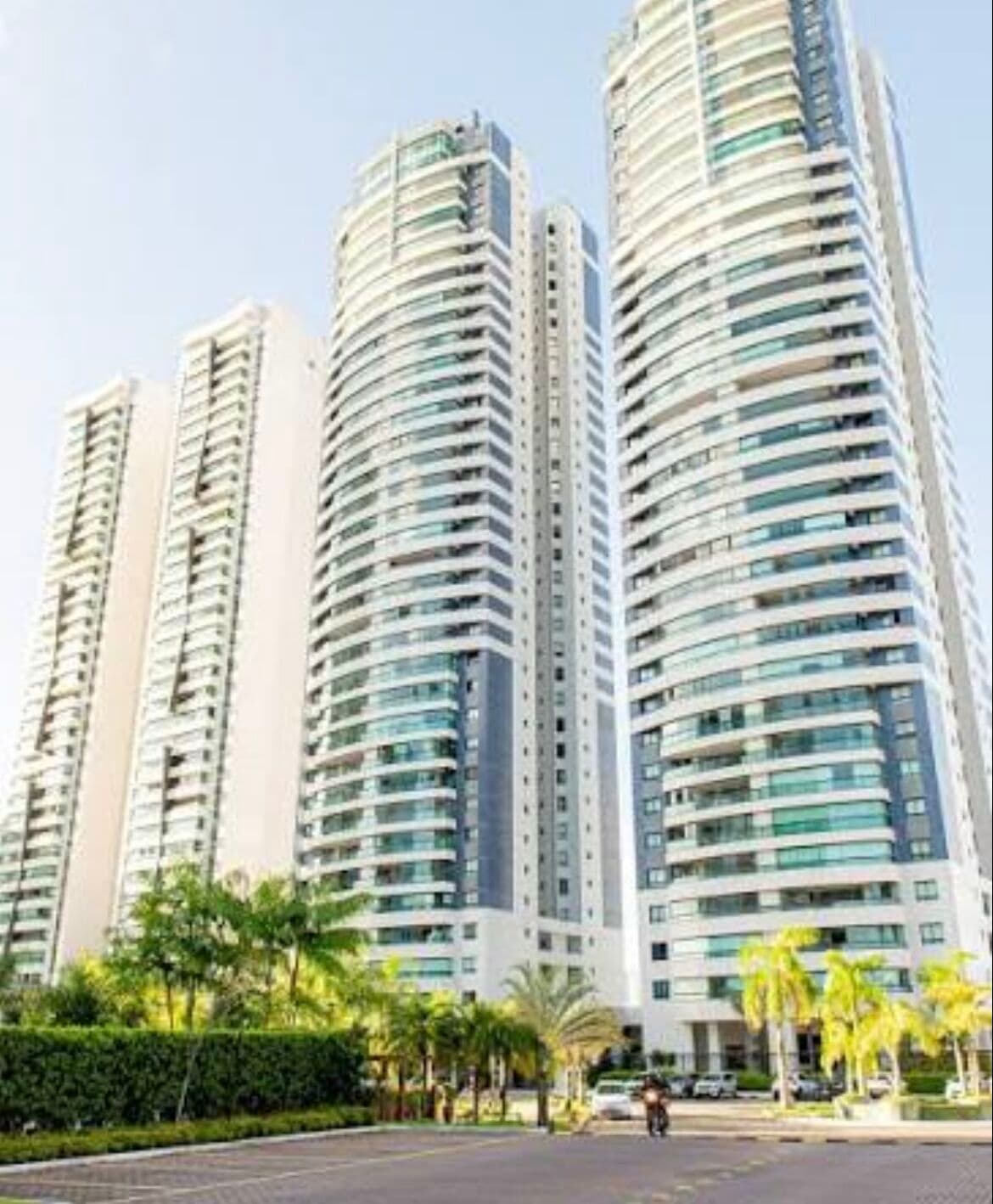 Vendo Manhattan Square 2/4, Infraestrutura completa , andar Alto e Ventilado.