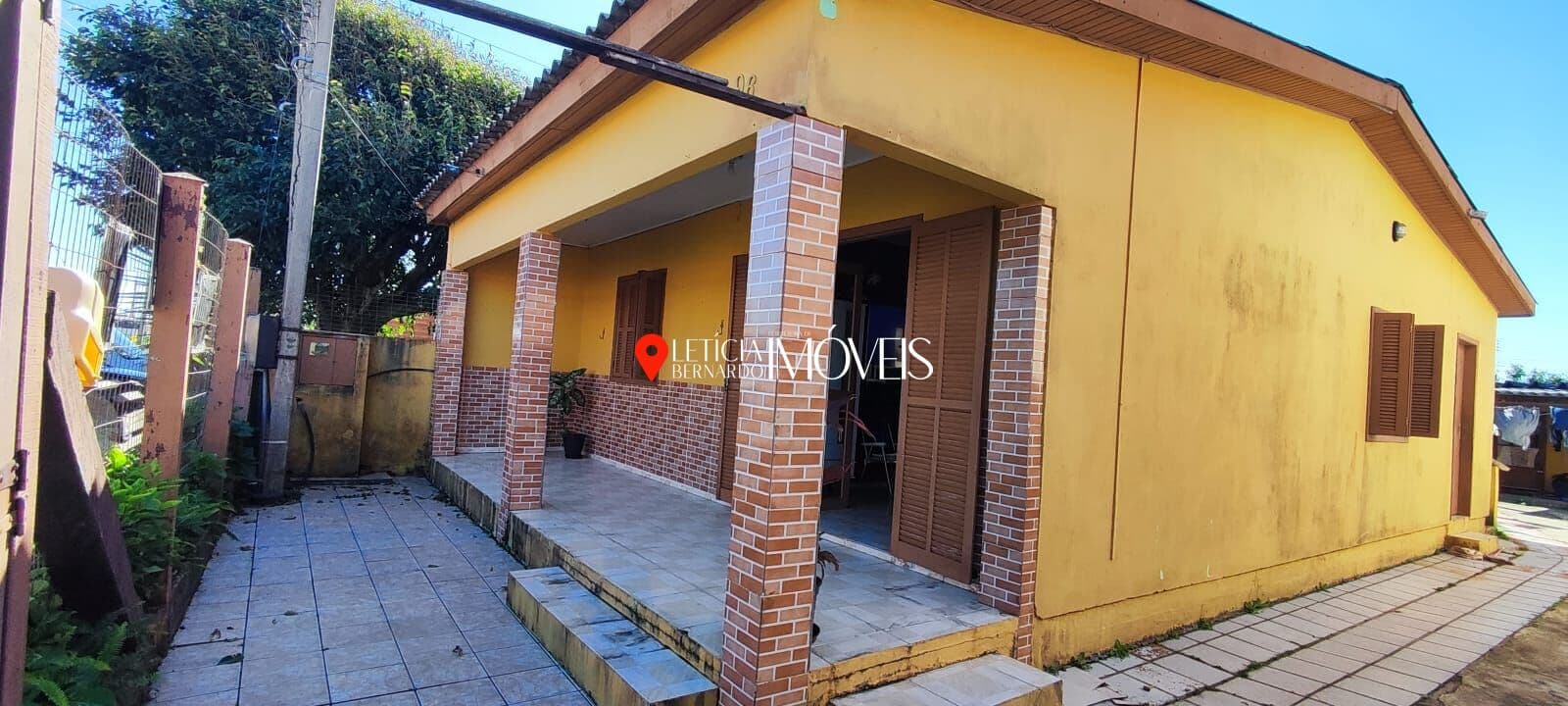Casa espaçosa com Edícula ( anexo) por apenas R$ 280.000,00!