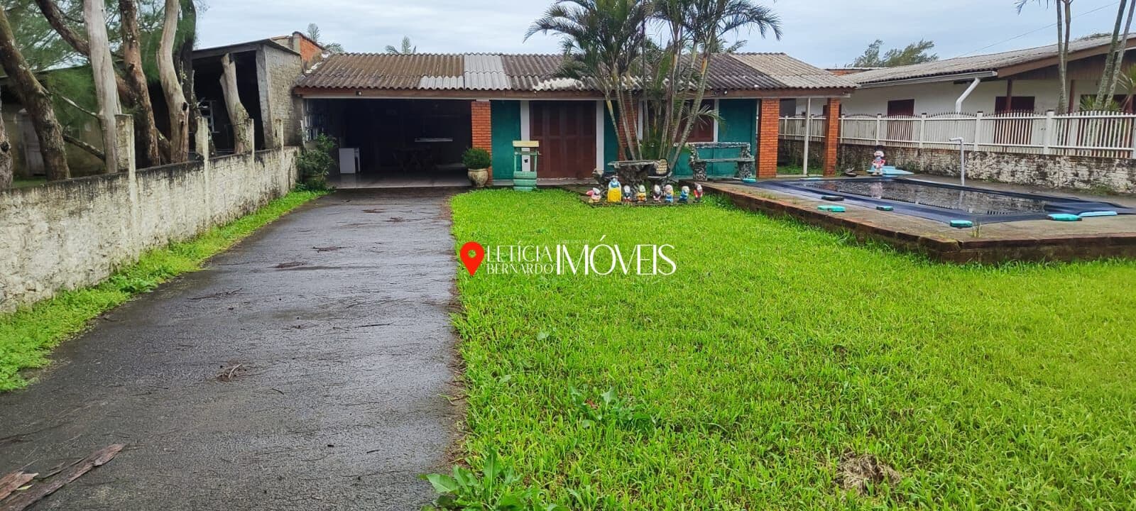 CASA À VENDA COM PISCINA EM BALNEÁRIO PINHAL