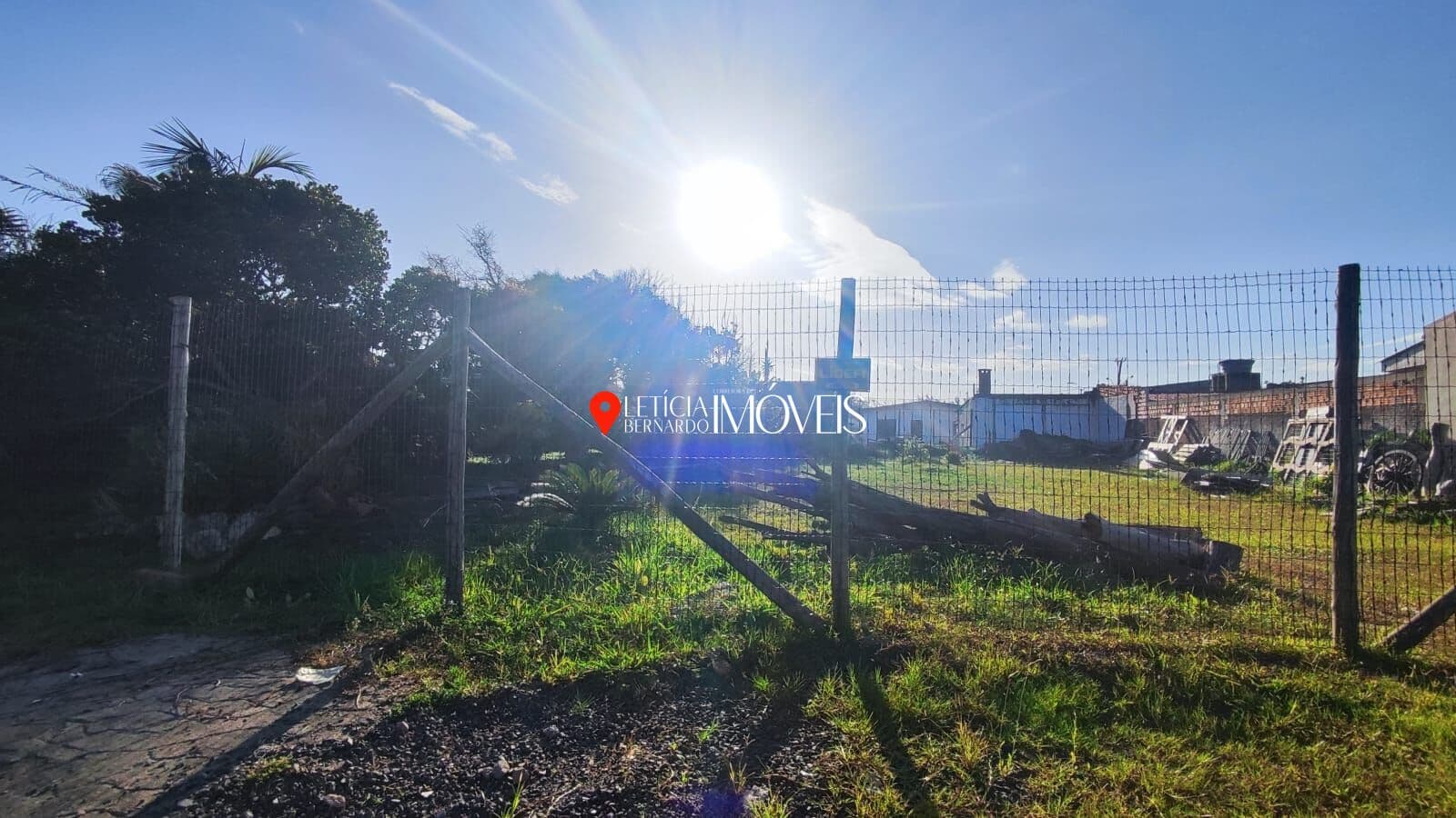 Terreno Amplo no Centro de Balneário Pinhal – 720m²