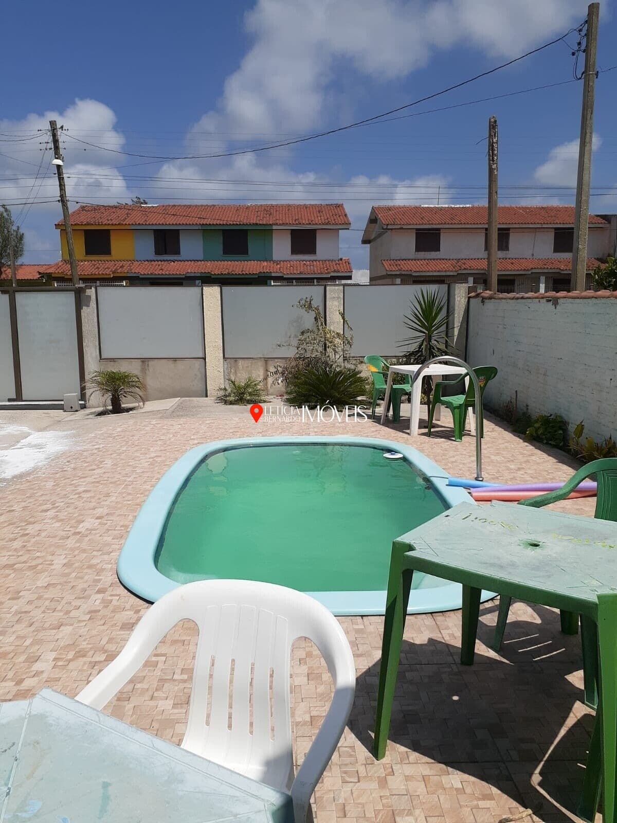 LINDA CASA COM PISCINA NO CENTRO DE BALNEÁRIO PINHAL – R$ 250.000,00