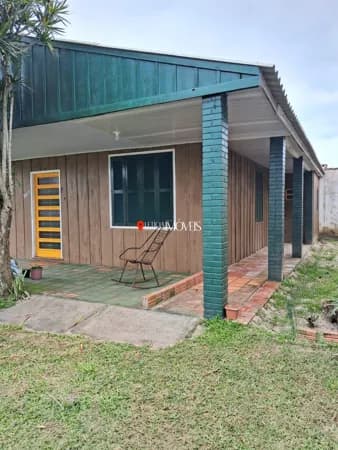 Casa aconchegante à venda em Balneário Pinhal por apenas R$ 200.000!
