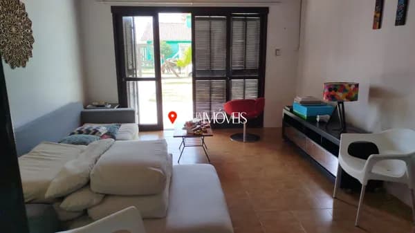Casa à Venda no Centro de Balneário Pinhal!