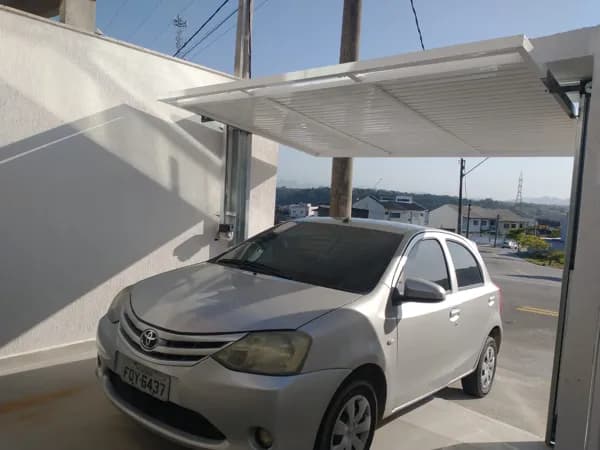Casa Duplex recém construída a venda no Vale das Palmeiras, com acabamento porcelanato, primeira qualidade de material, portão eletrônico. Aceita financiamento - Vale das Palmeiras/ Macaé