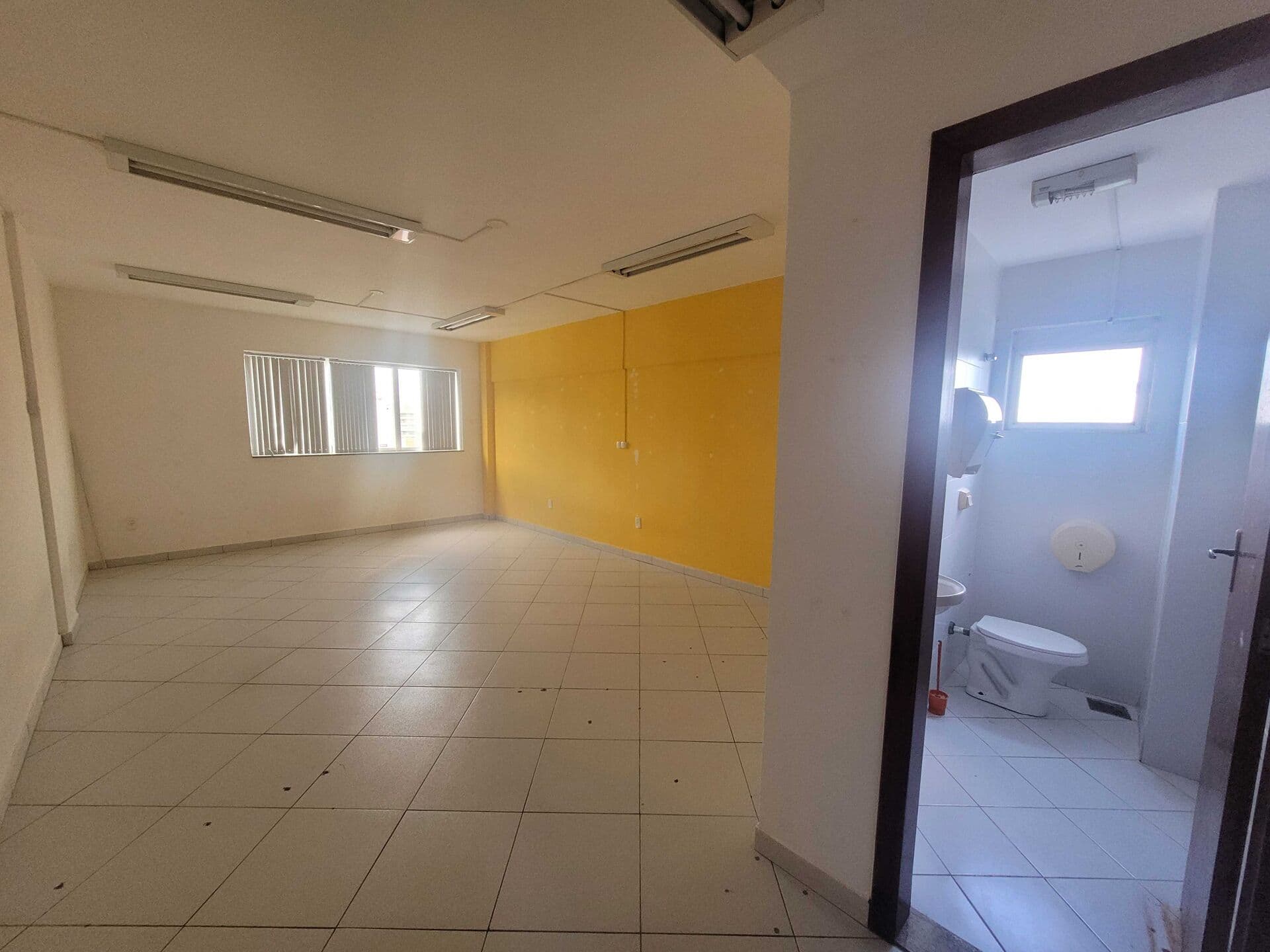 Sala Comercial para aluguel em Cavaleiros, com excelente localização, Macaé/RJ