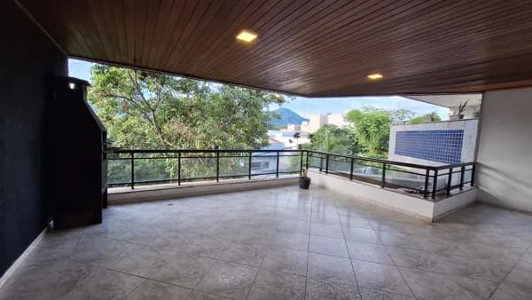 Apartamento de 2 quartos, 1 suíte, varanda grande com vista indevassável e churrasqueiras, 109m, Recreio dos Bandeirantes - Rio de Janeiro/RJ.