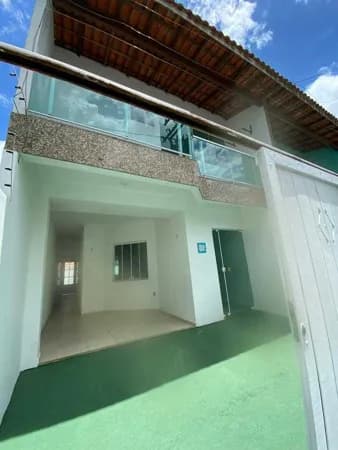 Casa Duplex com 2 suítes em cima e um quarto na parte de baixo, garagem, em Sol e Mar, Macaé/RJ