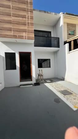 Casa Triplex recém construída na Rua Porto Velho, com espaço para área de lazer, em Novo Horizonte, Macaé/RJ