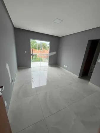 Casa Duplex a venda com 3 quartos, 1 suíte, planejados na cozinha, em Jardim Vitória, Macaé/RJ