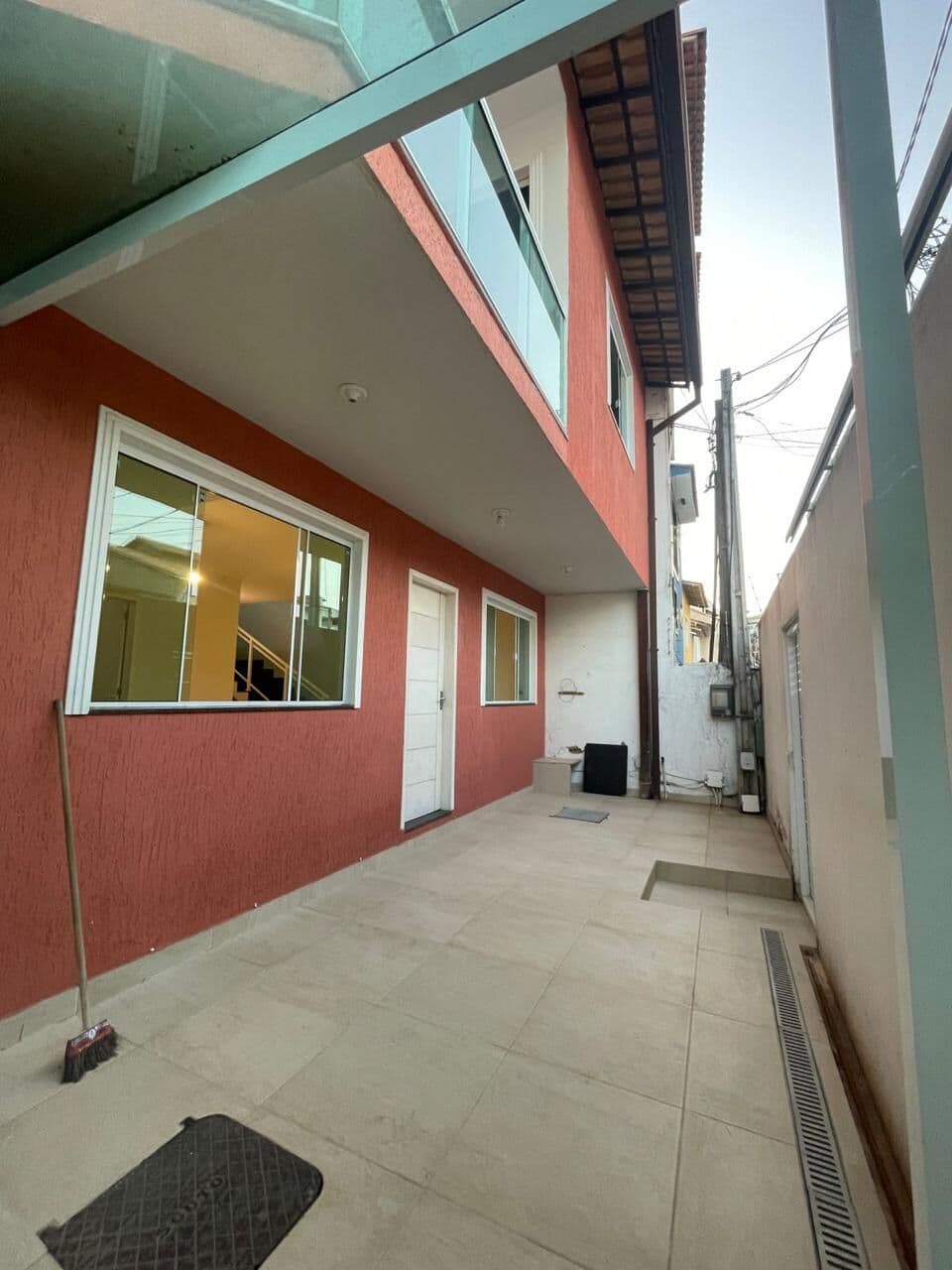 Casa Duplex para venda com planejados e quintal em Novo Horizonte, Macaé/RJ