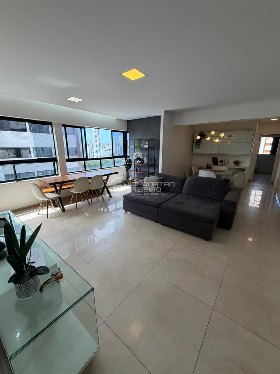 Apartamento na Torre com 91m², 2 Suítes, Andar Alto – Edf. Amarula