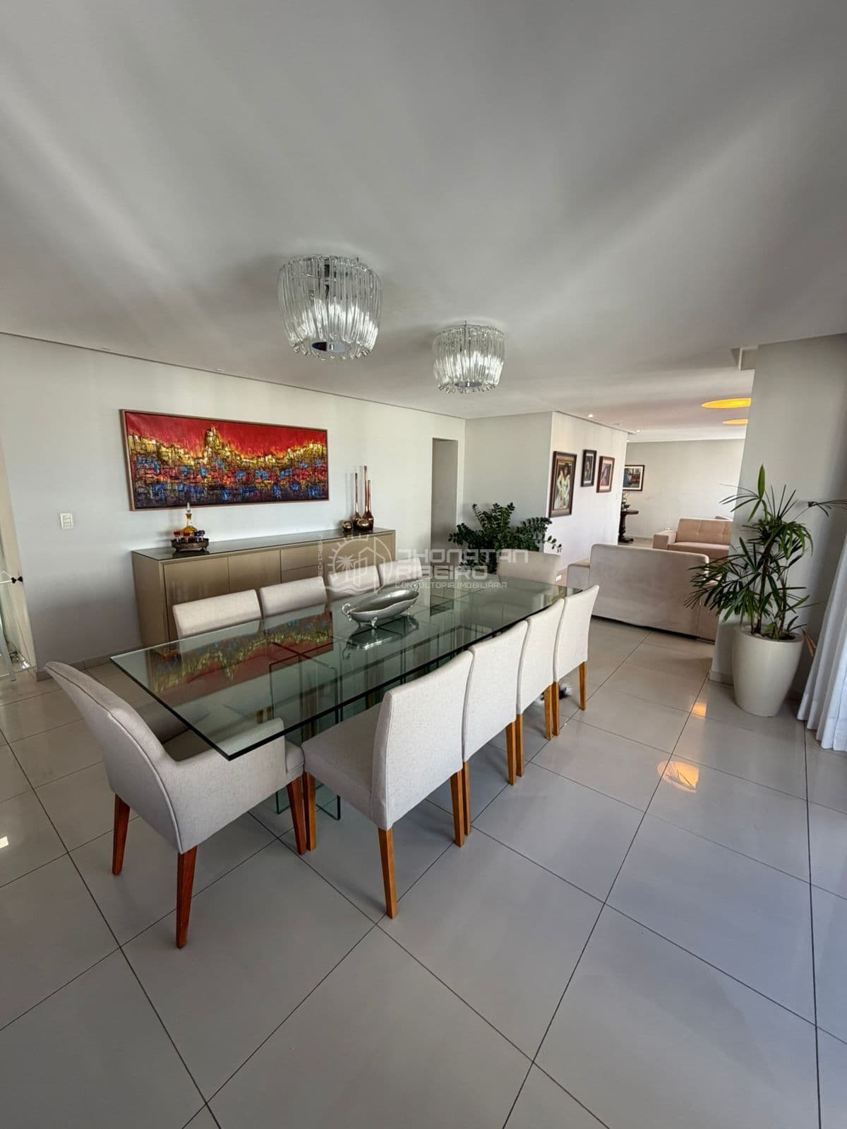 Apartamento à venda no bairro de Casa Forte, com 215m² ,4 quartos, 4 suítes, cozinha - Edf. Governador Cid Sampaio