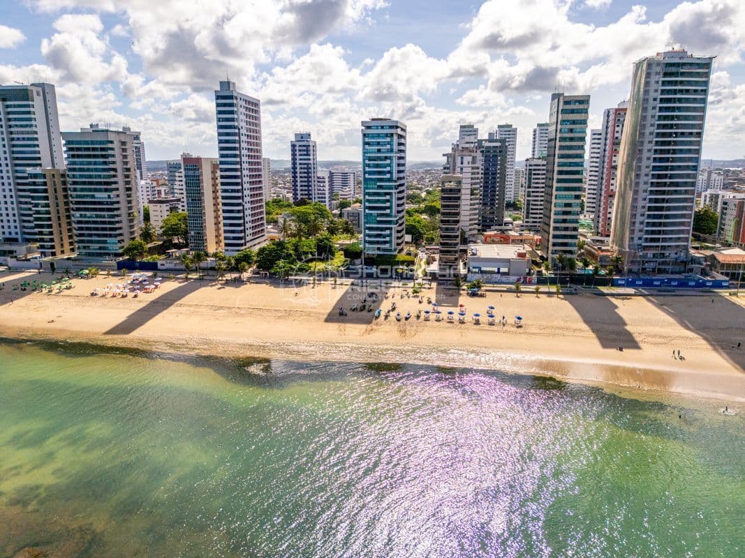 Apartamento em Piedade com 388m², 4 Suítes, 4 Vagas, Vista para o mar – Edf. Francisco do Rêgo Barros de Lacerda - Piedade