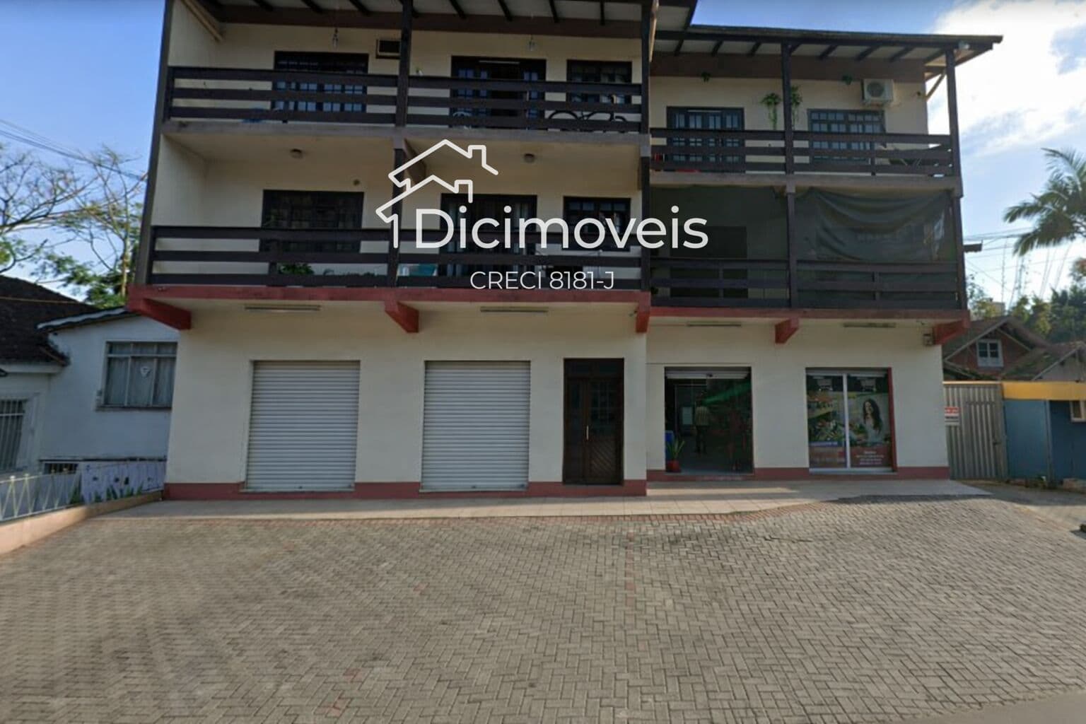 Mercado em Pleno Funcionamento + 2 Salas Comerciais Térreas à venda em Blumenau/SC
