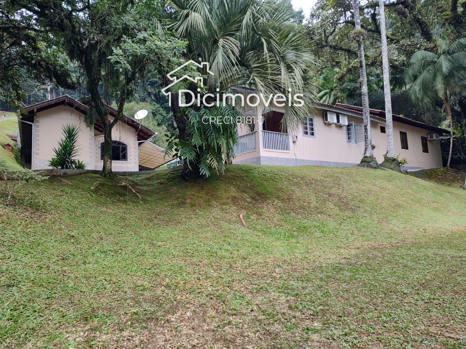 Chácara à Venda em Blumenau no Bairro Valparaíso com 3 Casas Mobiliadas e 2.011 m²