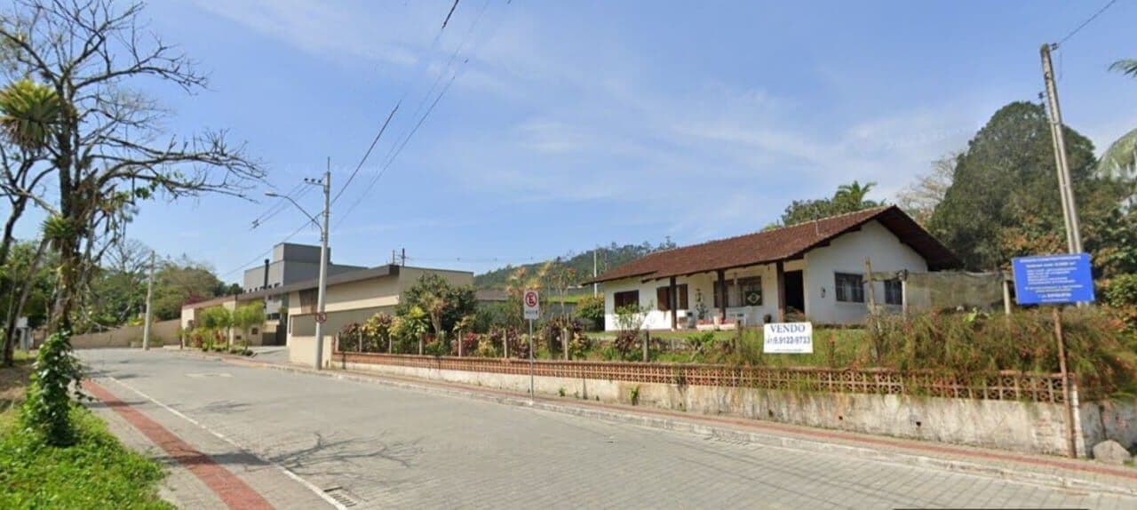 Casa de 244m² em Terreno de 2.566m² Bairro Velha Blumenau/SC
