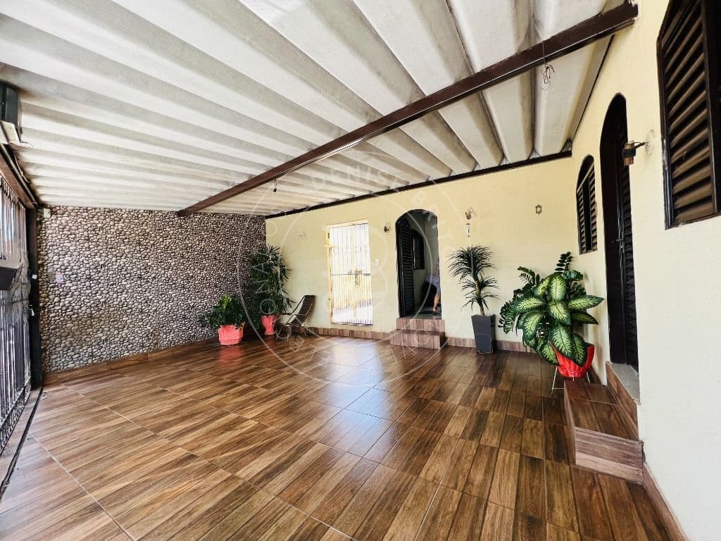 Casa à Venda no Setor Centro Oeste, Próxima à Av. Bernardo Sayão
