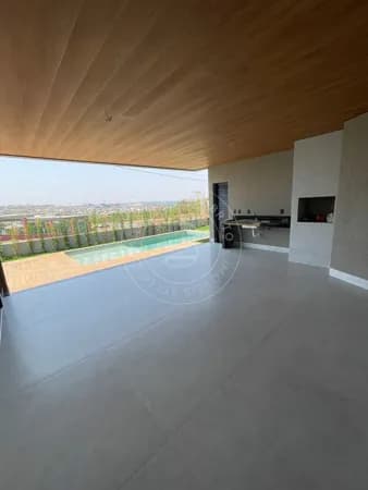 Oportunidade 🏡 Casa térrea de esquina no Jardins Capri — Privacidade, sofisticação e praticidade em um só lugar
