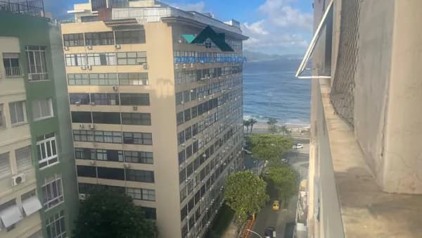 Apartamento Duplex no Posto 6 em Copacabana