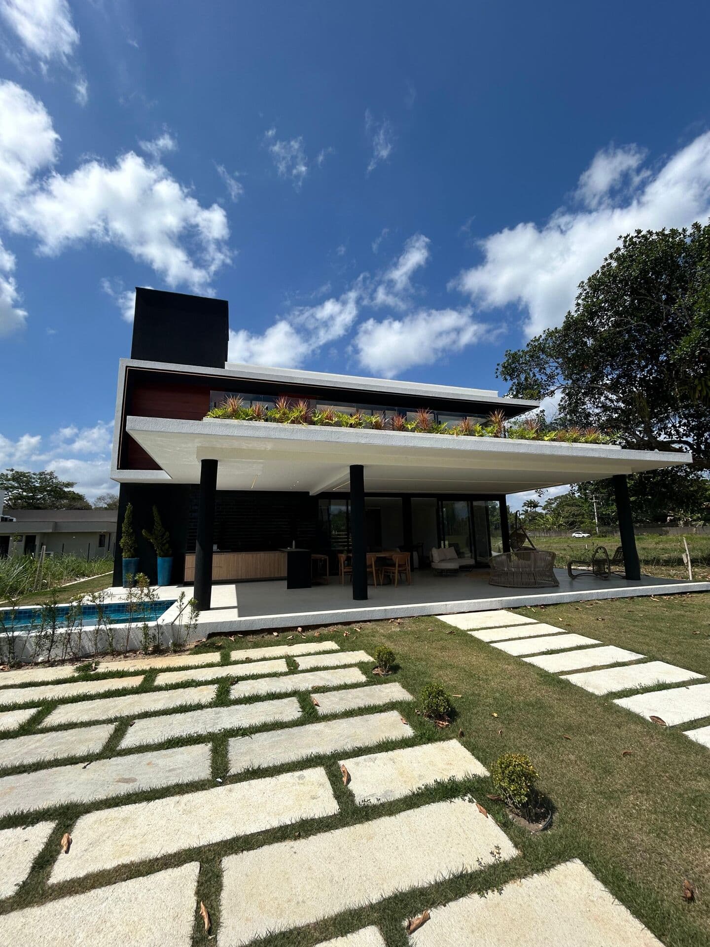 🏡✨ Vendo Casa Belíssima em Condomínio de Alto Padrão – Aldeia, KM 13