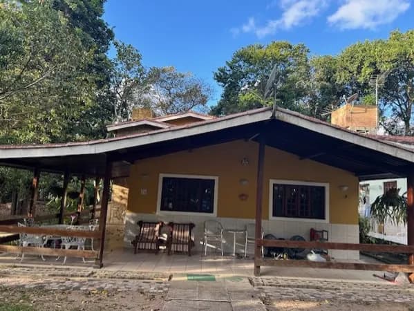 Vendo linda casa em condomínio em Aldeia