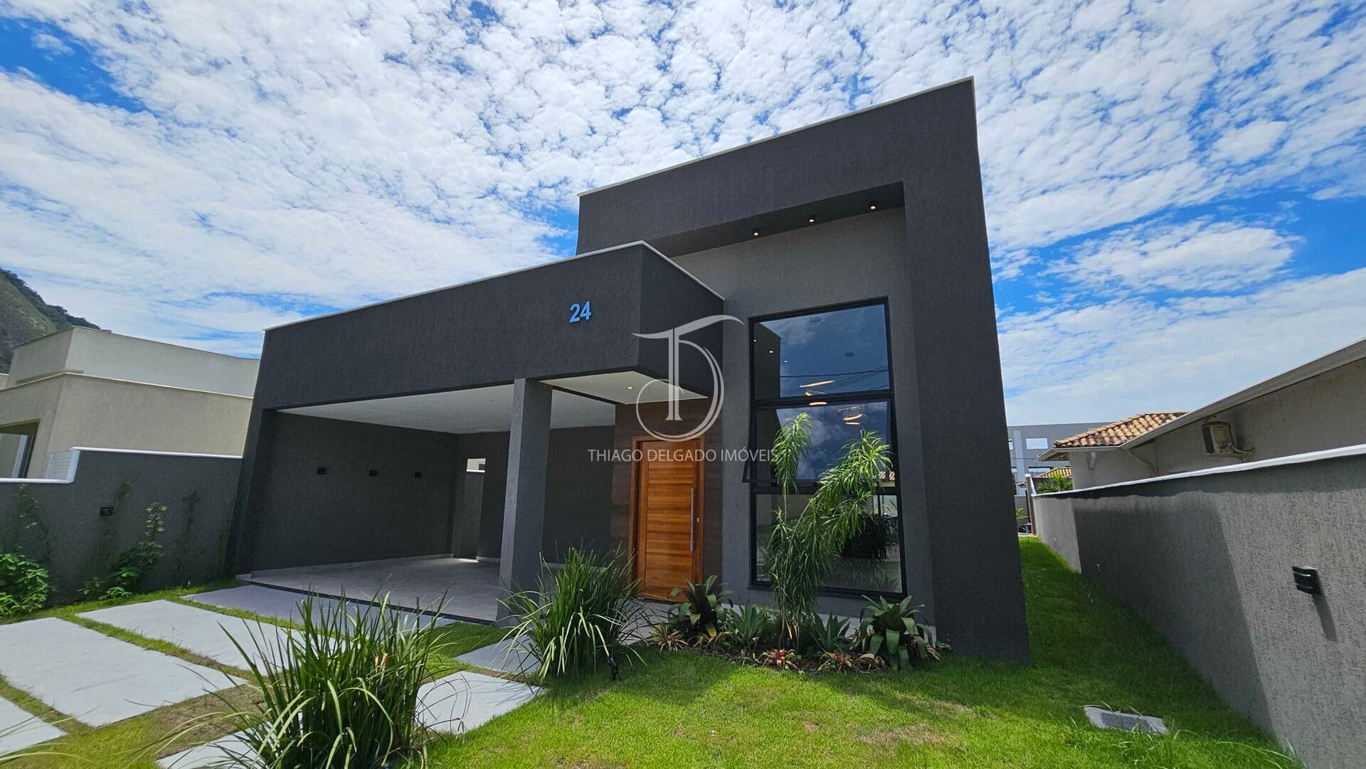 Alto Padrão com Piscina no Condomínio Pedra de Inoã – Modernidade e Conforto em Maricá!