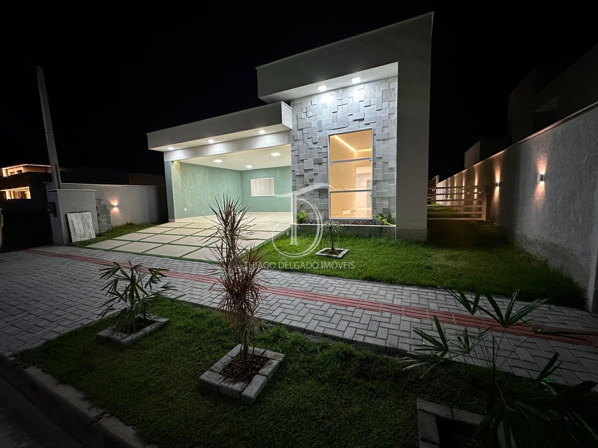 🏡 Casa Moderna com Pé Direito Duplo – 170m² | Primeira Locação
