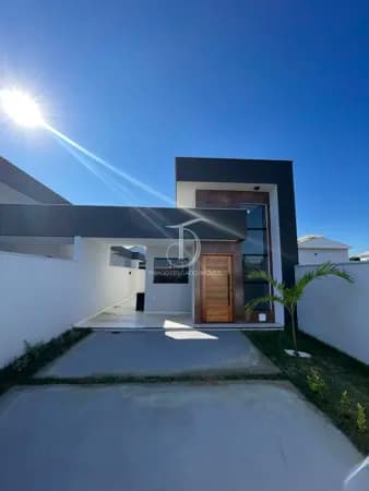 Chegou a casa perfeita para sua família! Moderna, espaçosa e pronta para morar.