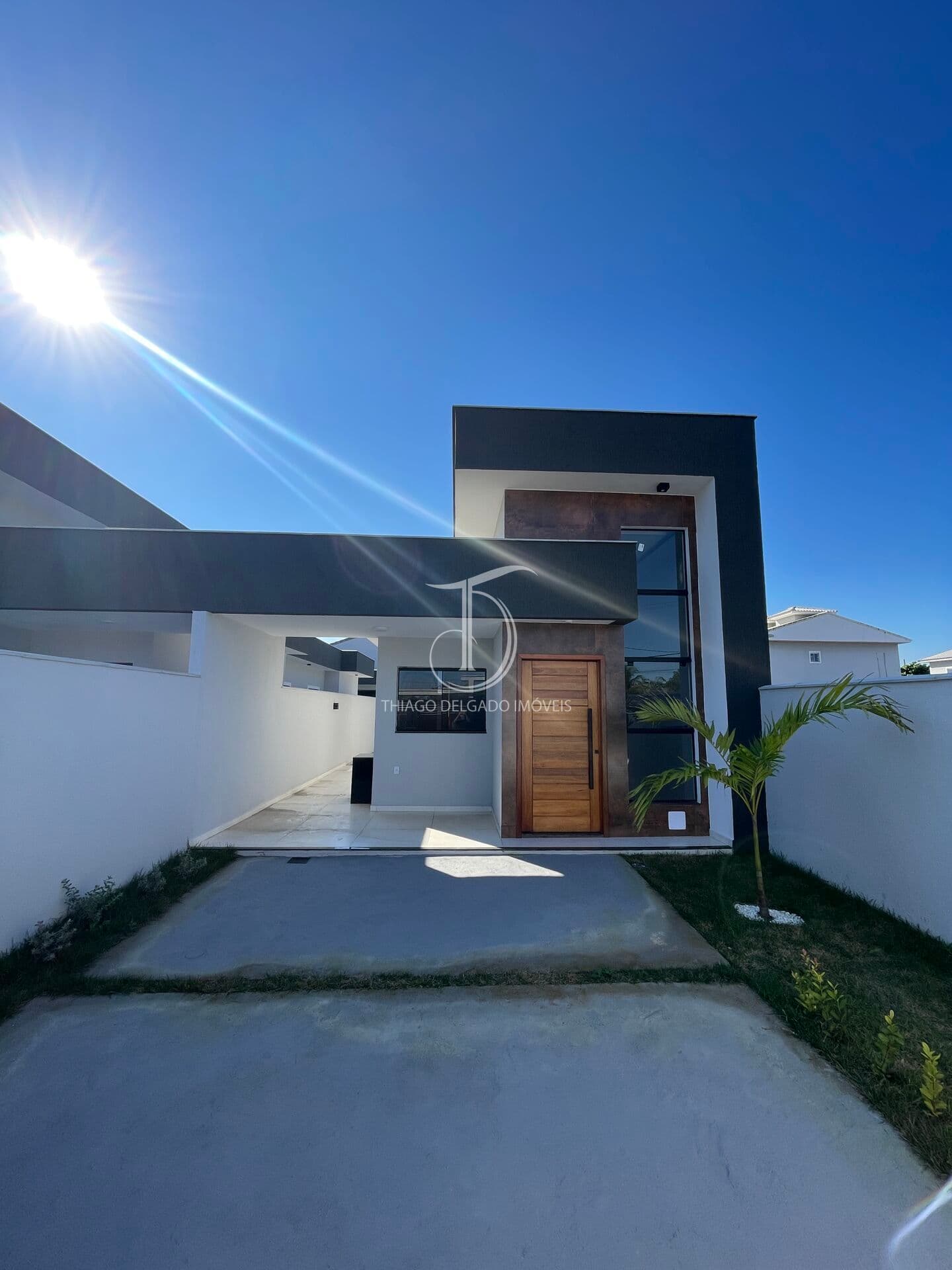 Chegou a casa perfeita para sua família! Moderna, espaçosa e pronta para morar.