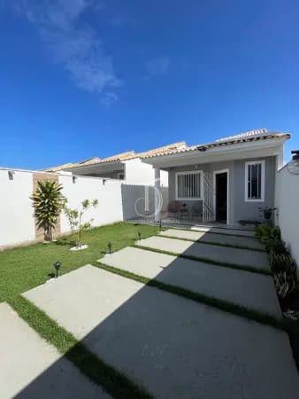 Casa encantadora com energia solar, quintal amplo e porteira fechada!
