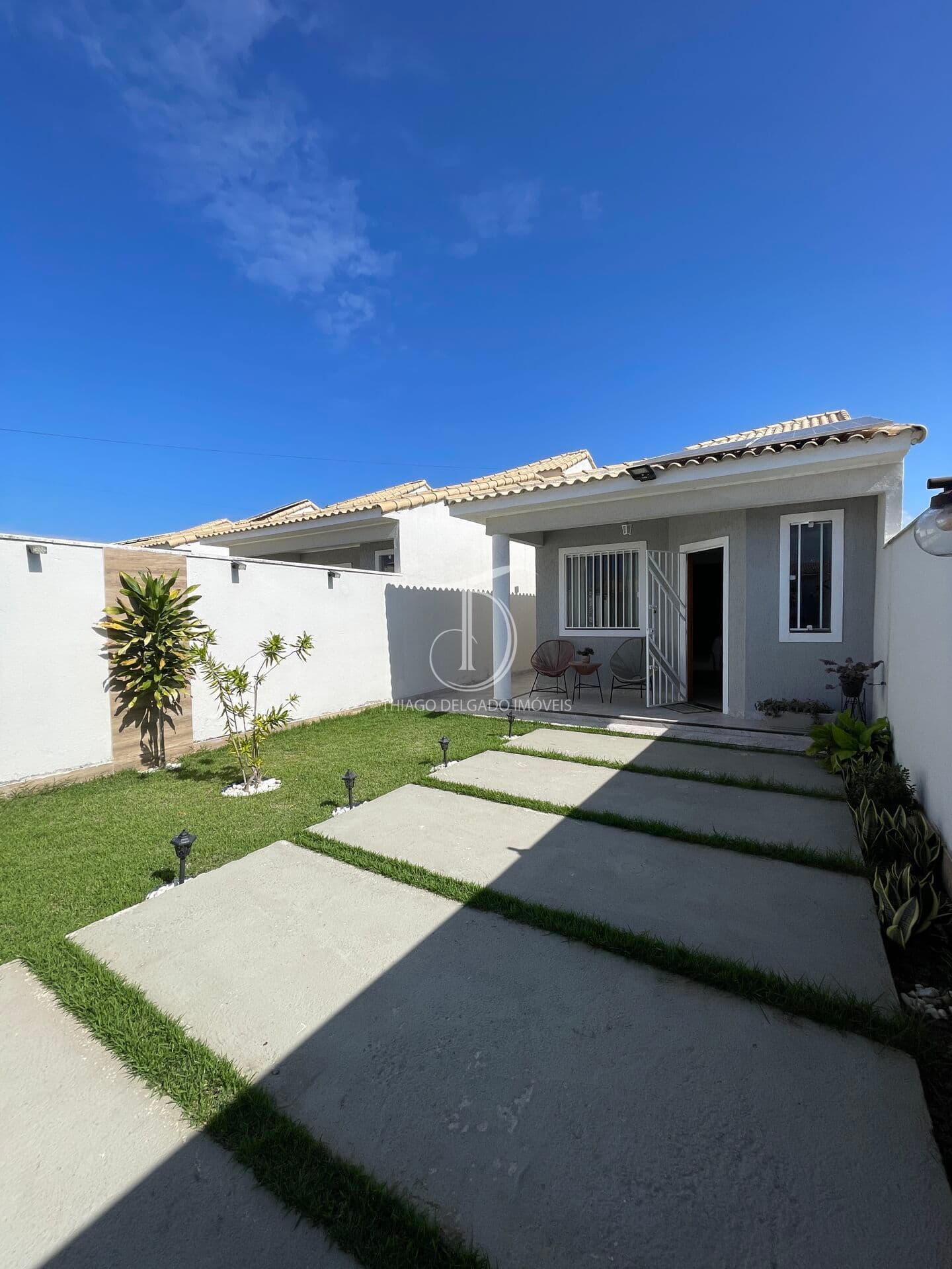 Casa encantadora com energia solar, quintal amplo e porteira fechada!