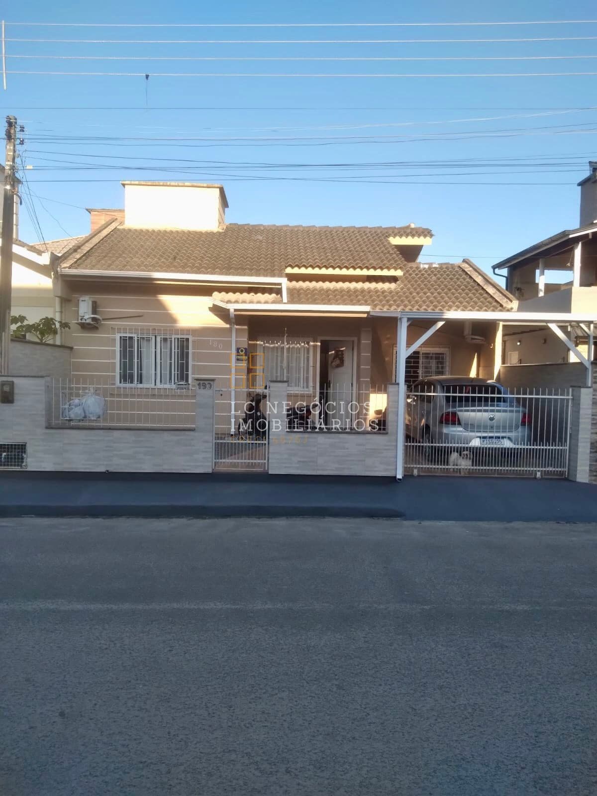 Casa em Palhoça - São Sebastião