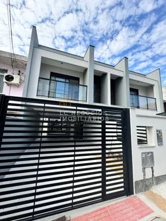 Sobrado à venda no bairro Barreiros em São José/SC