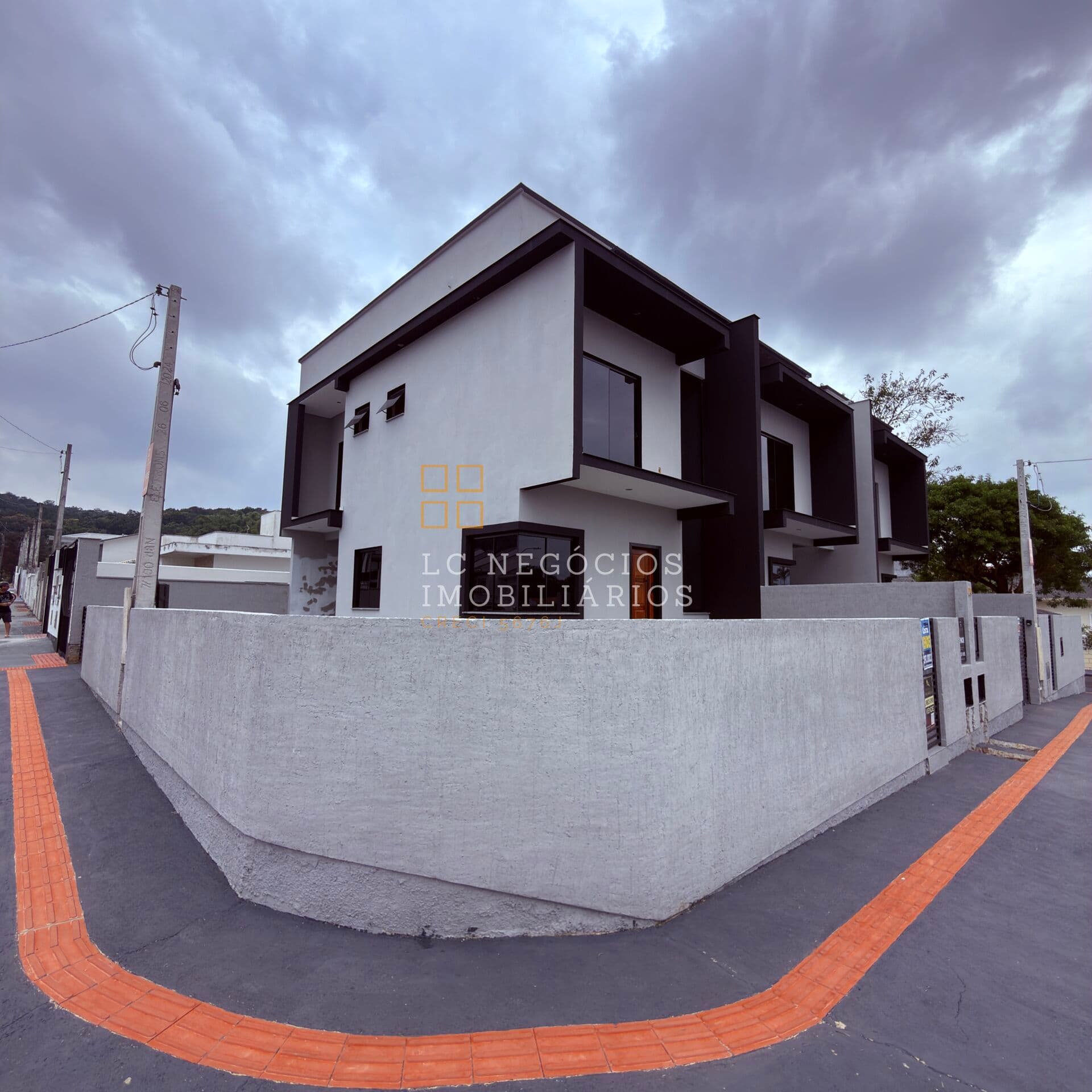 Sobrado em São José - Forquilhas