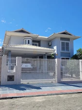 Casa à venda no bairro Centro em Palhoça/SC