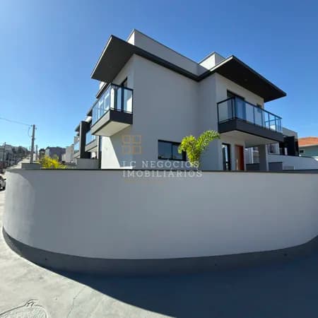Sobrado em São José - Potecas