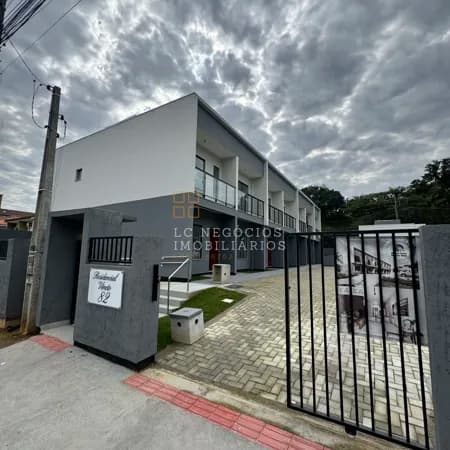 Sobrado em São José - Real Parque