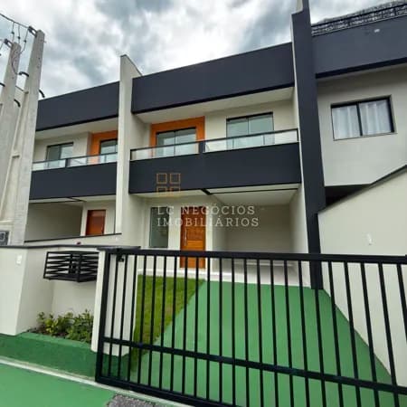 Sobrado em São José - Forquilhas