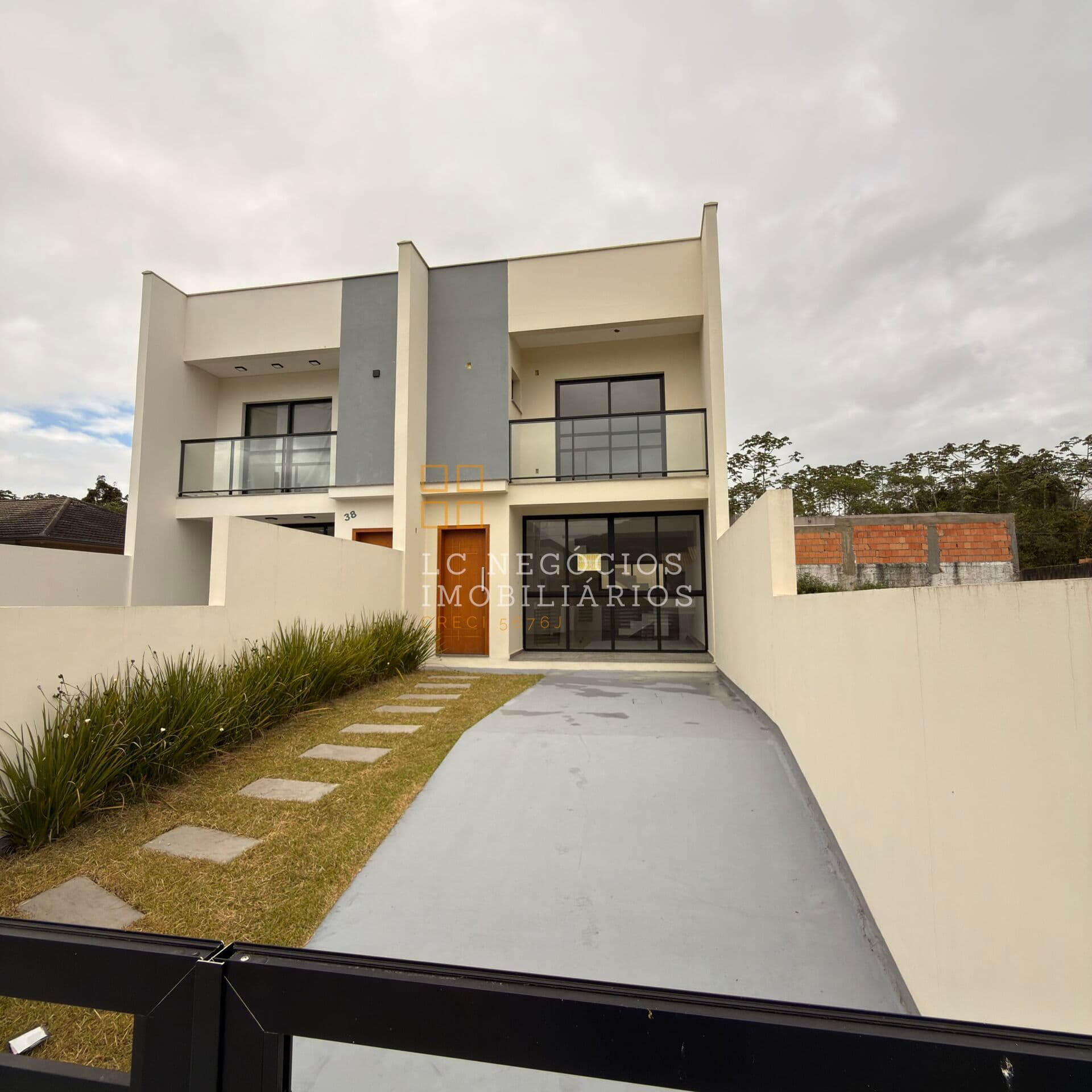 Sobrado em São José - Forquilhas