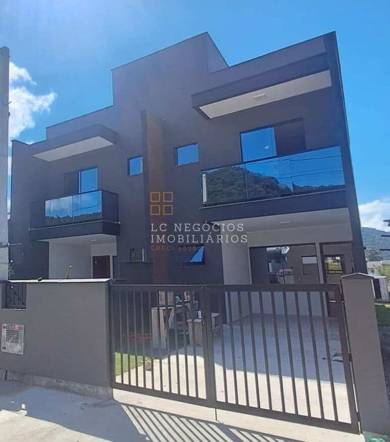 Sobrado em São José - Forquilhas