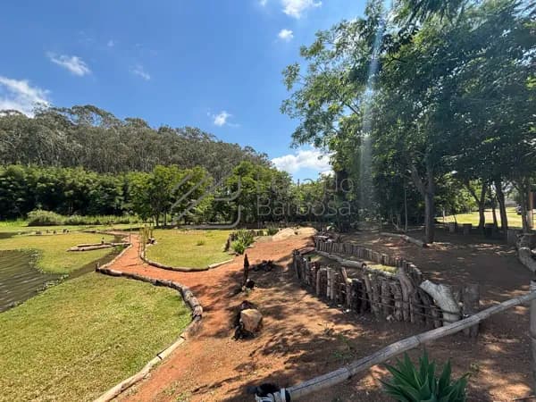 Lindo terreno em condomínio com acesso para represa em Atibaia com 750m²