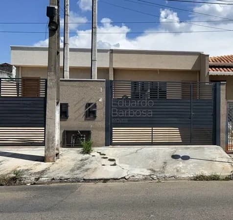 Casa à Venda em Atibaia/SP