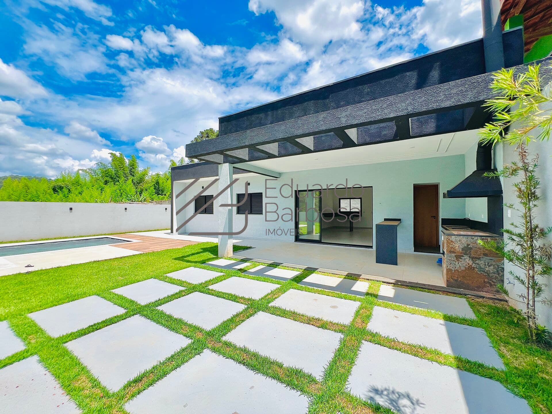 Casa com Piscina em Atibaia/SP