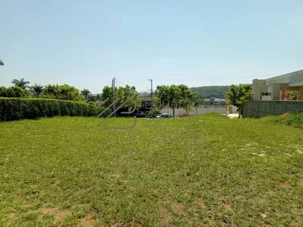 Terreno em Condomínio com escritura