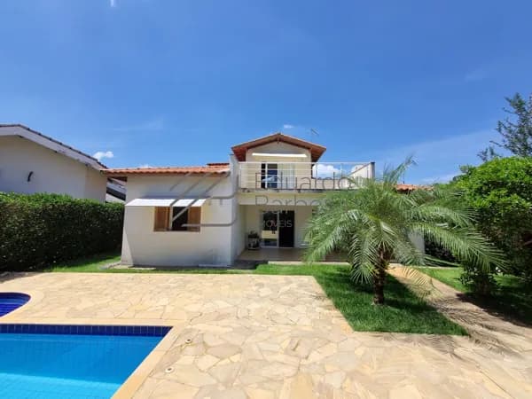 Casa em Atibaia dentro de condomínio