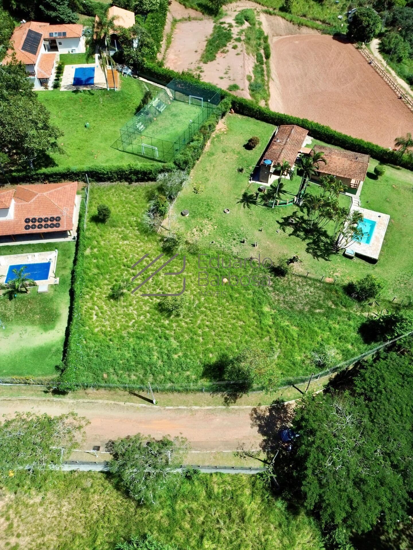 Terreno a venda em Piracaia/SP - Condomínio Fechado com Lago